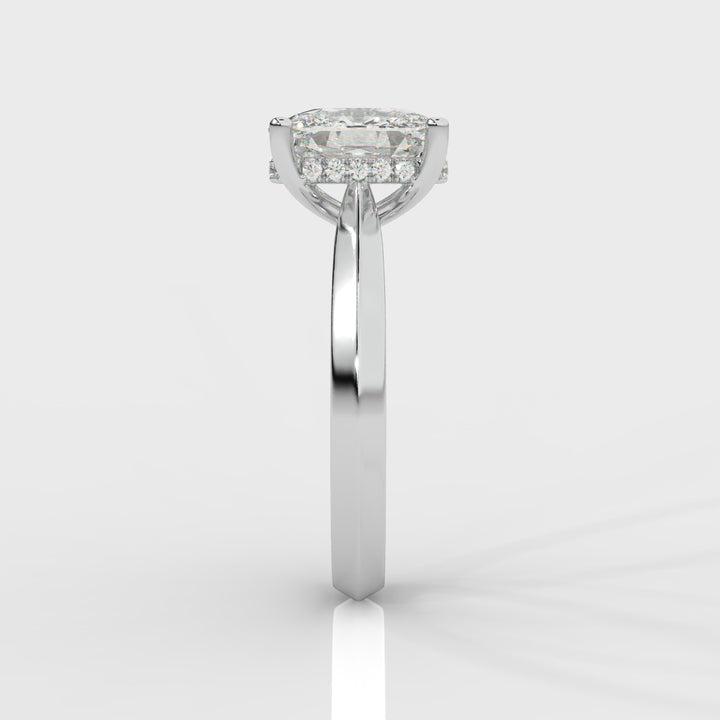 The Oval Solitaire with Hidden Halo